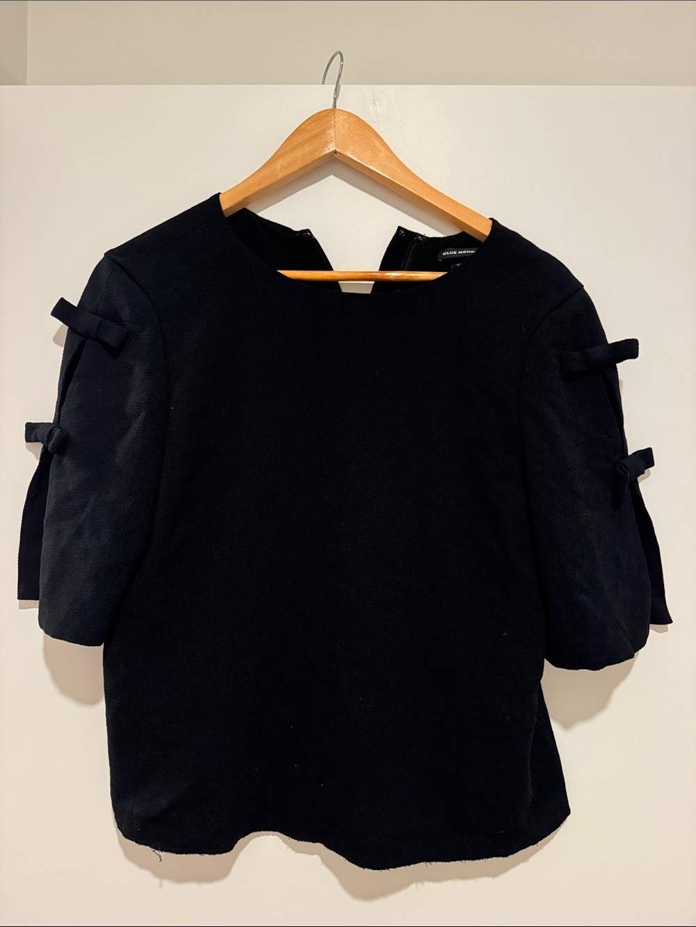 Club Monaco Black Short Sleeve Bow-Detail Women's Top